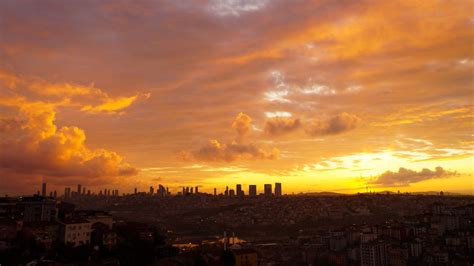  Sky Over Istanbul: A Canvas Woven with Loss and Renewal